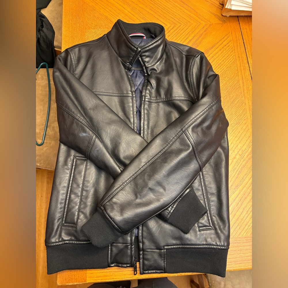Tommy Hilfiger zip up  Jacket with side pockets Men’s small